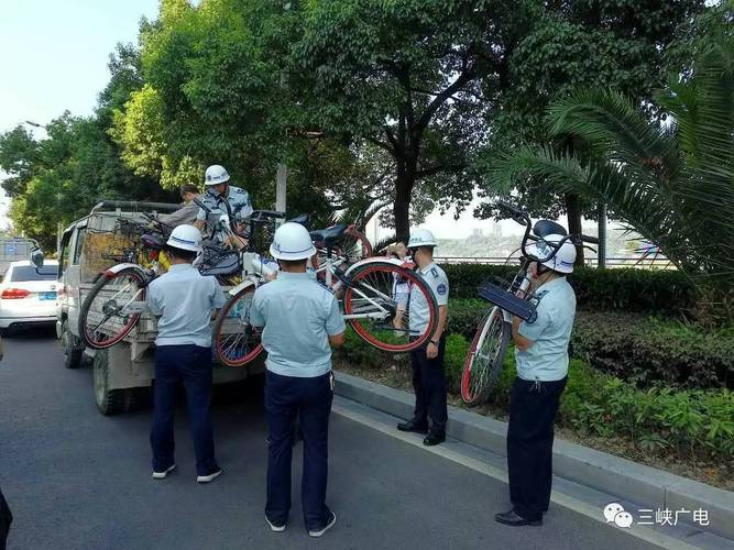 2025新澳门历史开奖查询和坐共享单车车篮摔死与共享单车摔倒